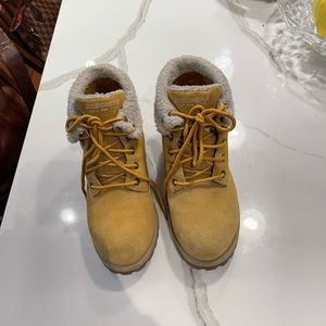 Sketchers boots